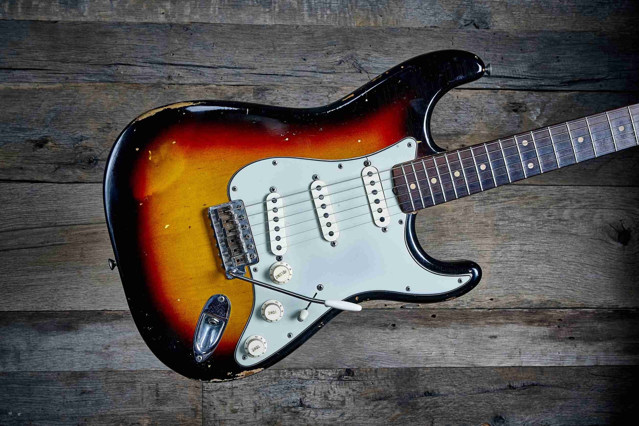 fender strat 3 tone sunburst