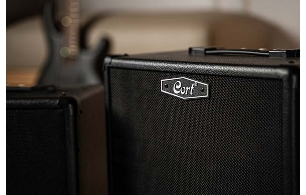 Cort CM20B Bass Amplifier, Black