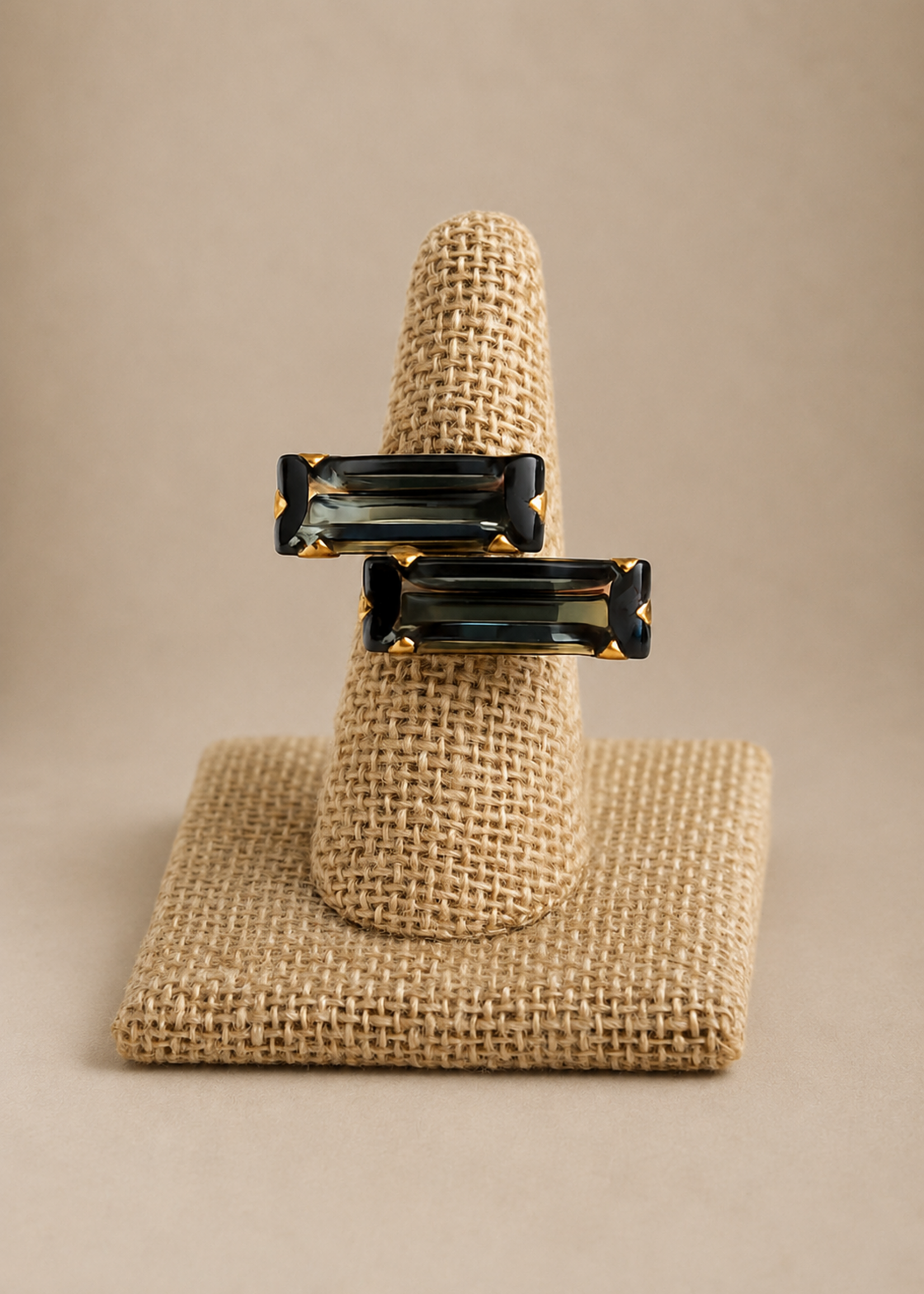 SKC BAGUETTE ASYMMETRICAL RING GOLD/Smoke Grey