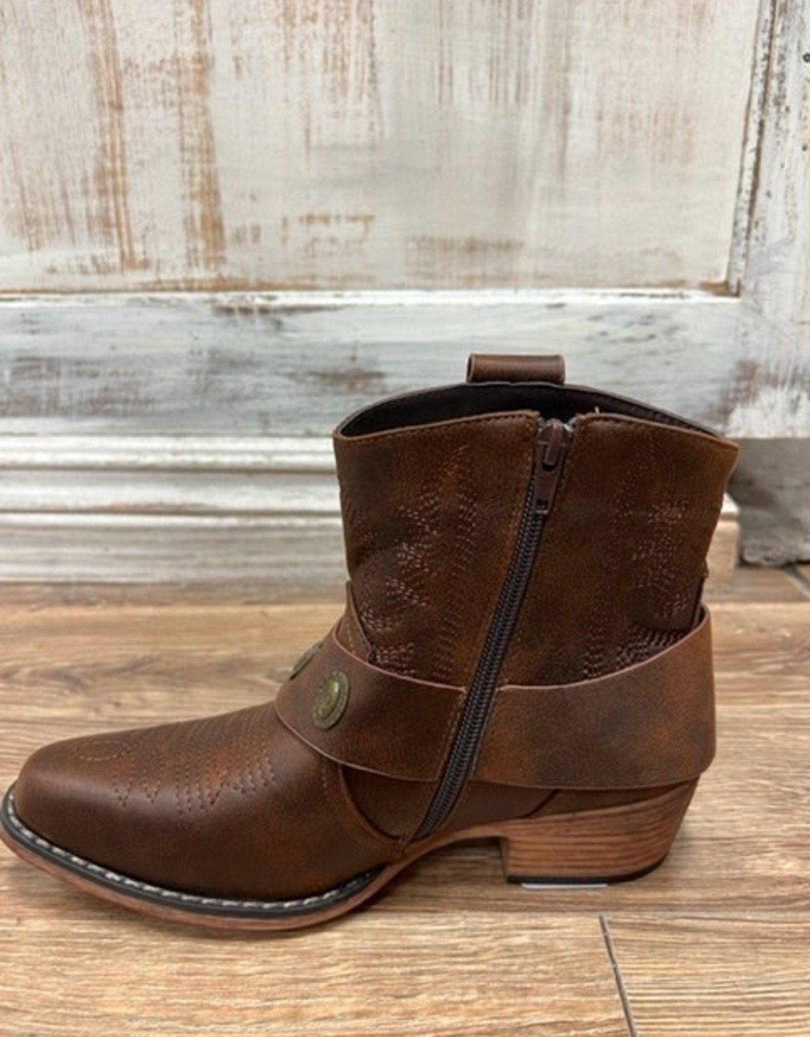 Boot Kaylee-4 Buckled Ankle Boot