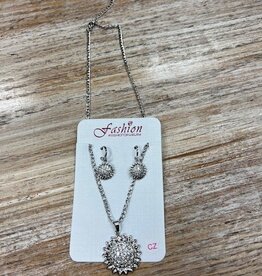 Jewelry Silver Flower Gem Necklace