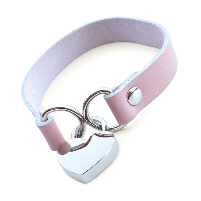 Stockroom Heart Lock Collar