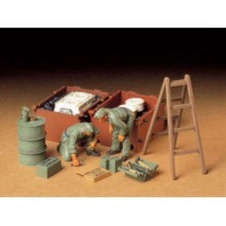 TAMIYA TAMIYA GER. ENGINE MAINTENANCE CREW  1/35 SCALE  35180