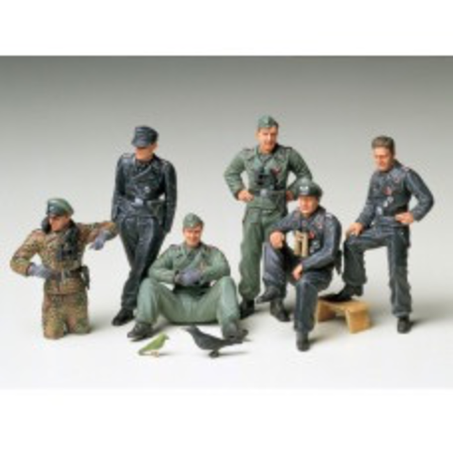 TAMIYA GER.TANK CREW AT REST  1/35 SCALE