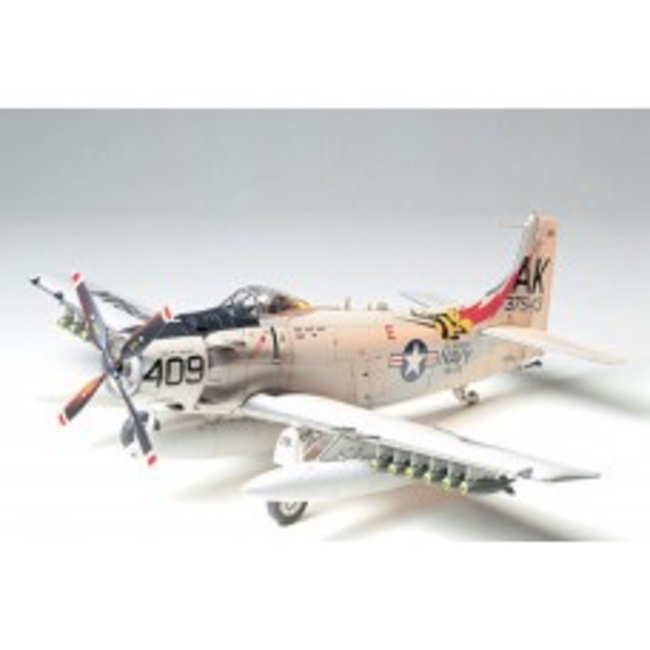 TAMIYA SKYRAIDER U. S. NAVY 1/48 SCALE  61058