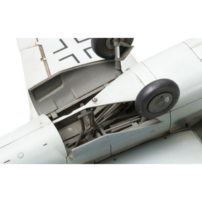 TAMIYA HEINKEL HE162 A-2 SALAMANDER Plastic Kit