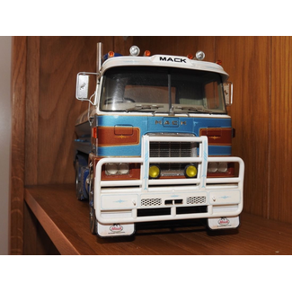 AUSLOWE AUSLOWE MACK FR MODEL DAY CAB R/H DRIVE TRANSKIT 1/24