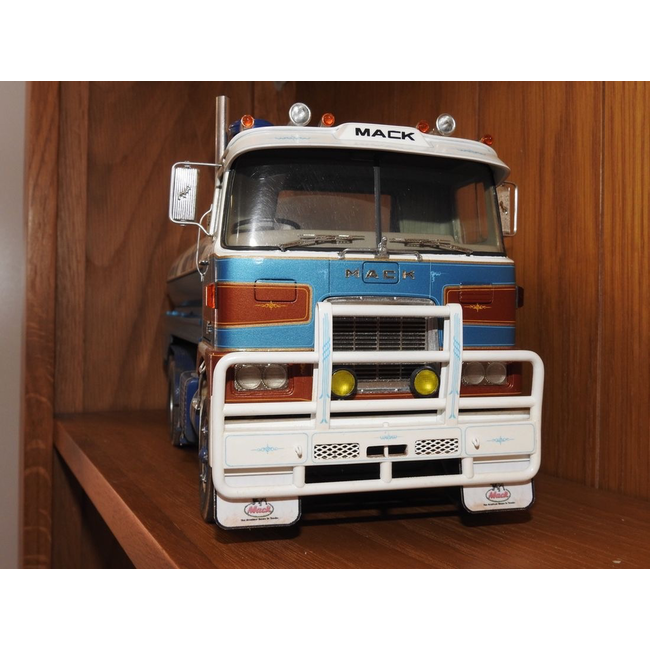 AUSLOWE MACK FR MODEL DAY CAB R/H DRIVE TRANSKIT 1/24