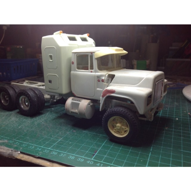AUSLOWE HR12 MACK HI RISE SINGLE EXHAUST SLEEPER CAB  SUITS AMT R MODEL MACK 1/25 SCALE