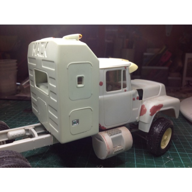 AUSLOWE HR12 MACK HI RISE SINGLE EXHAUST SLEEPER CAB  SUITS AMT R MODEL MACK 1/25 SCALE