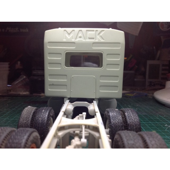 AUSLOWE HR12 MACK HI RISE SINGLE EXHAUST SLEEPER CAB  SUITS AMT R MODEL MACK 1/25 SCALE