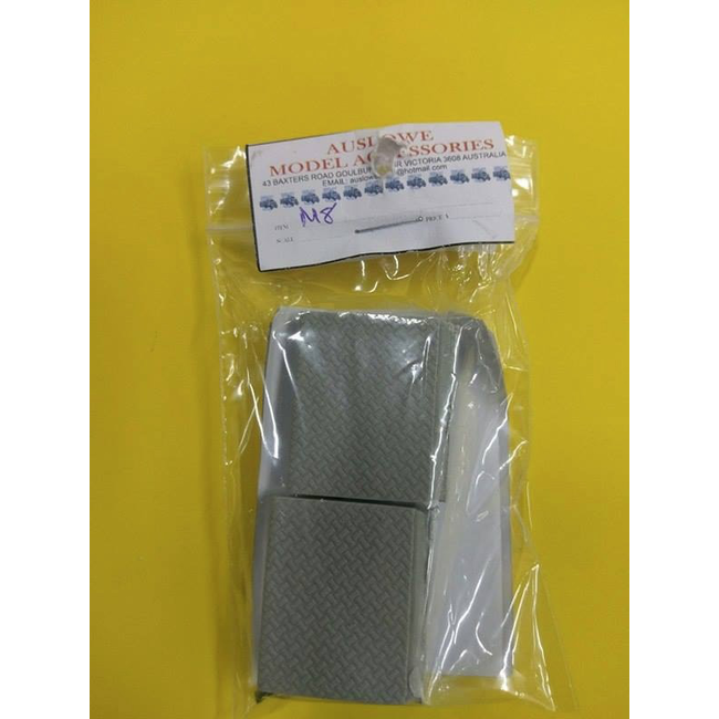 AUSLOWE Battery box to be used with Kenworth square tanks