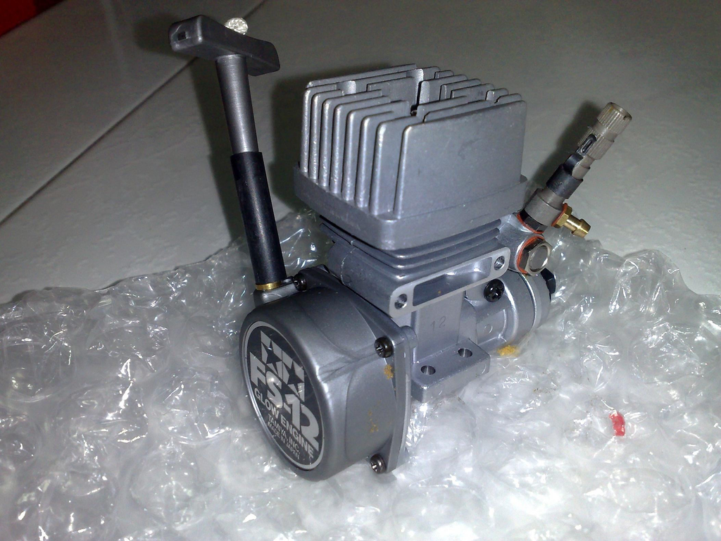 TAMIYA TAMIYA FS12LT CYLINDER HEAD ( Picture shows whole engine