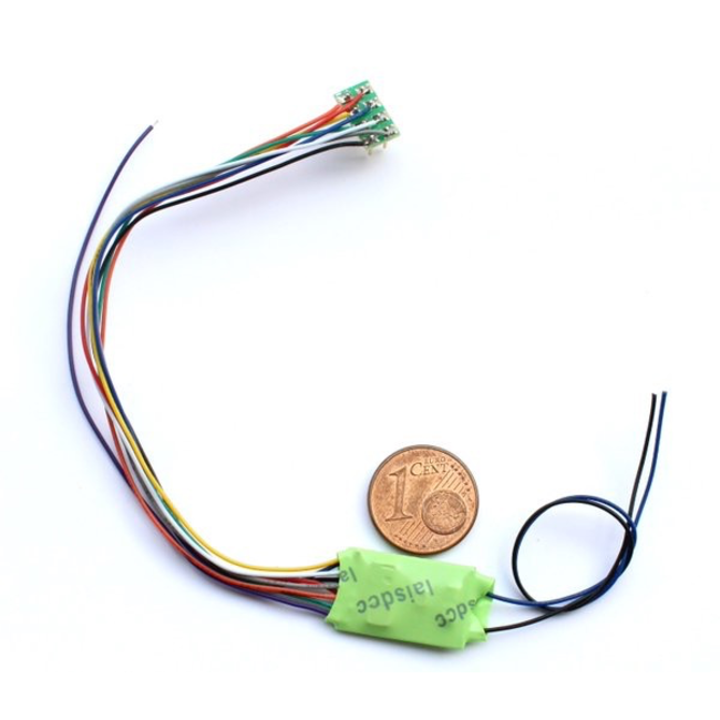 LAISDCC DCC TRIAN CONTROLLER  WITH 8 PIN  NEM PLUG
