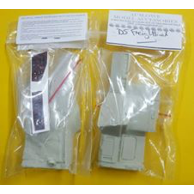 AUSLOWE RIGHT HAND DASH SUITS FREIGHTLINER FLD AND STANDARD CONVENTIONAL 1/24