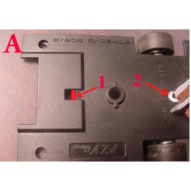 SCALEXTRIC FRONT GUIDE MOUNT OLD TYPE