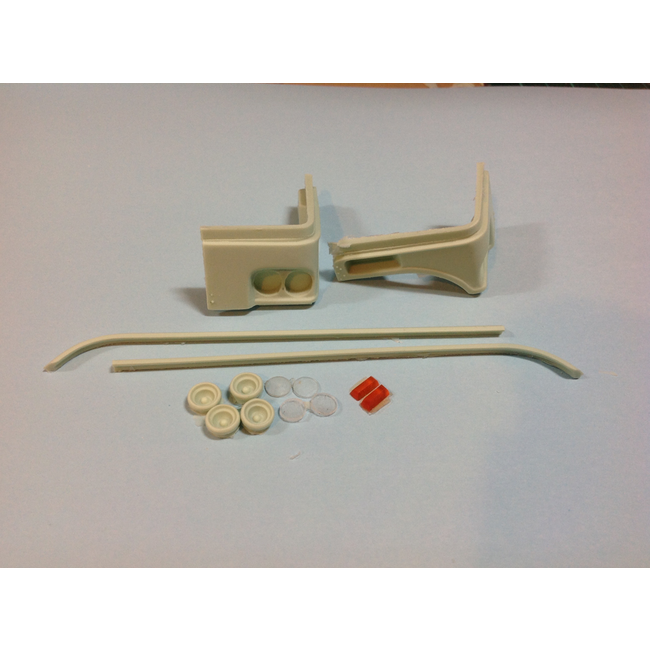 AUSLOWE HEAD LIGHT SET  SUITS KENWORTH K100 / K123 1/25