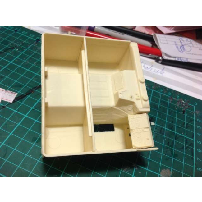 AUSLOWE RIGHT HAND DASH SUITS PETERBUILT 352 DASH AND FLOORPAN 1/25
