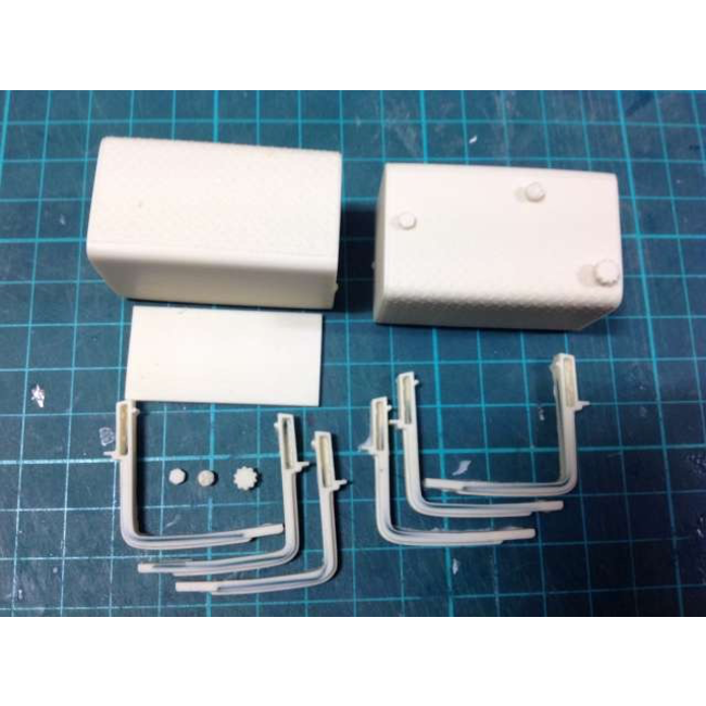 AUSLOWE MACK SQUARE FUEL TANKS 1/24