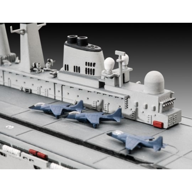 REVELL HMS Invincible (Falkland War) 1:700