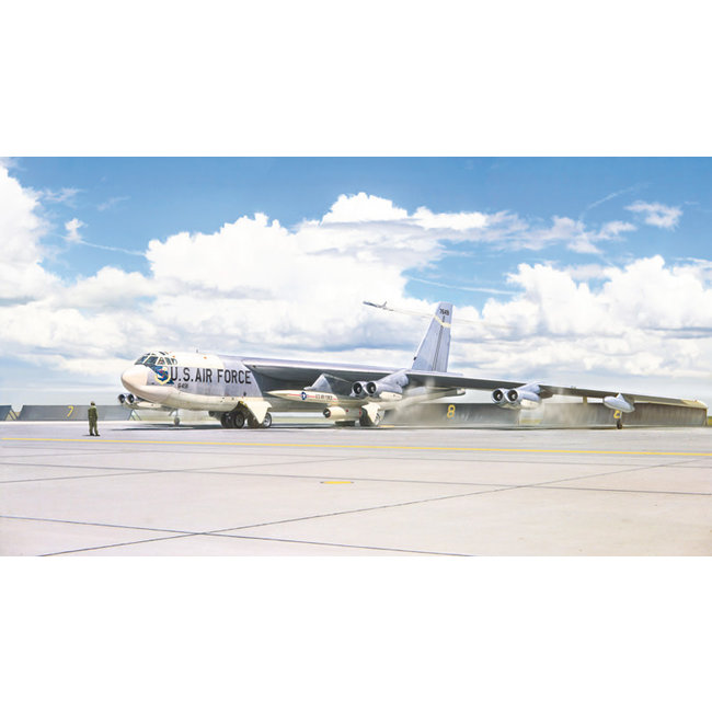 ITALERI B-52G Stratofortress Early version with Hound Dog Missiles 1/72