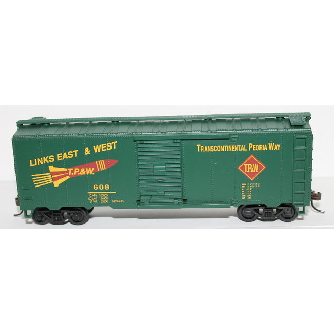 40' Box Car - Links East & West TPW ( HO Scale ) Rolling stock features:   plastic wheels   body mounted E-Z Mate couplers
