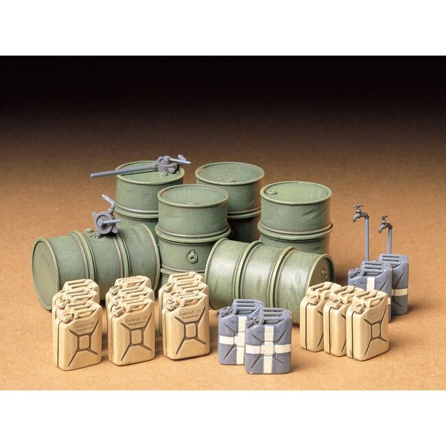 TAMIYA 53186 German Fuel Drum Set   1/35