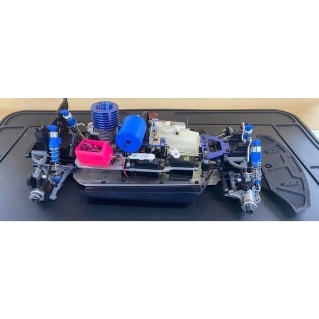 KYOSHO VINTAGE LANDMAX CHASSIS ( AS PER PHOTOS )  1/8 NITRO 4WD  ONROAD WITH SERVOS &  KYOSHO MOTOR BARELY RUN