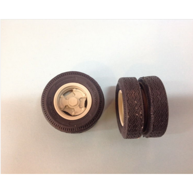AUSLOWE Low loader, axle set of 4 tyres + 3 spoke spider rims TY5. Generic Scale.
