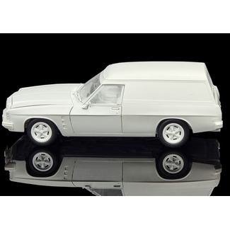 DDA COLLECTABLES DDA 1:24 1975 HJ PLASTIC KIT HOLDEN SANDMAN PANEL VAN   SEALED BODY OPENING BONNET W/ENGINE