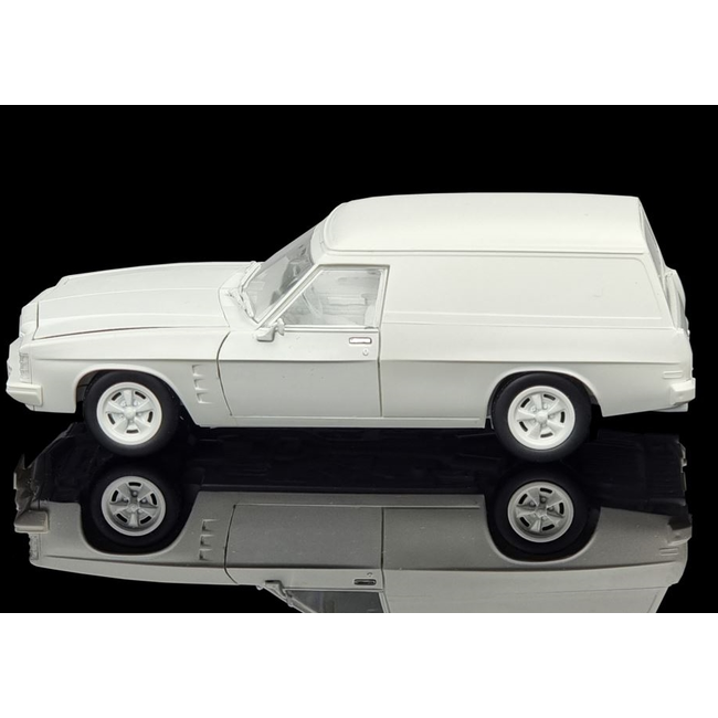 DDA 1:24 1975 HJ PLASTIC KIT HOLDEN SANDMAN PANEL VAN   SEALED BODY OPENING BONNET W/ENGINE