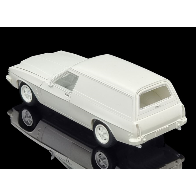 DDA 1:24 1975 HJ PLASTIC KIT HOLDEN SANDMAN PANEL VAN   SEALED BODY OPENING BONNET W/ENGINE