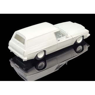 DDA COLLECTABLES DDA 1:24 1975 HJ PLASTIC KIT HOLDEN SLAMMED PANEL VAN   SEALED BODY OPENING BONNET W/ENGINE