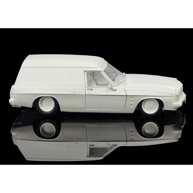 DDA 1:24 1975 HJ PLASTIC KIT HOLDEN SLAMMED PANEL VAN   SEALED BODY OPENING BONNET W/ENGINE