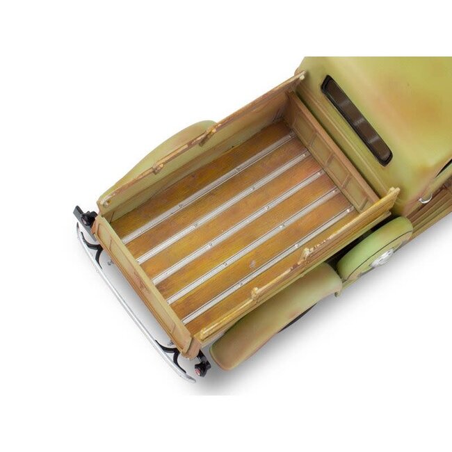 REVELL 1937 FORD PICKUP STREET ROD WITH SURF BOARD 1/25