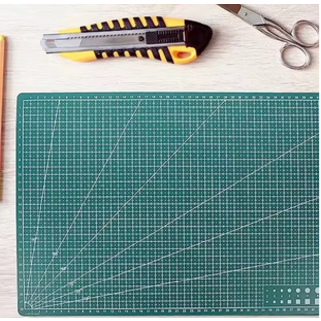 ACE  30 x 22cm GREEN  CUTTING MAT A4