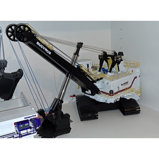 TWH Bucyrus 495HF Mining Shovel  1:50 scale  diecast detailed model "ex desceased estate sold as is "