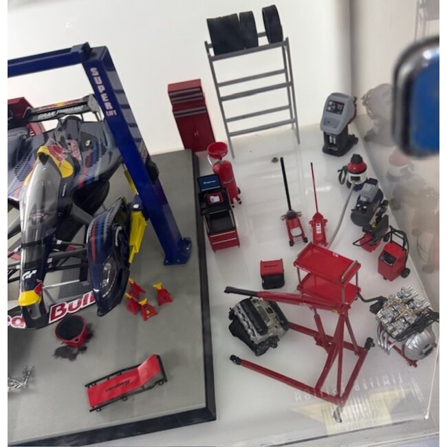 DIECAST  1/18 FULL WORKSHOP  EQUIPMENT SET UNBOXED " EX DECEASED ESTATE SOLD SAS IS "