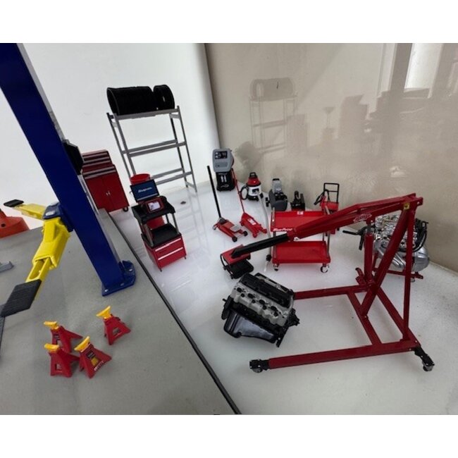 DIECAST  1/18 FULL WORKSHOP  EQUIPMENT SET UNBOXED " EX DECEASED ESTATE SOLD SAS IS "