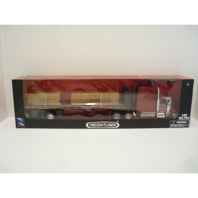 NEWRAY 1/32 DC FREIGHTLINER XL WITH HAY BALES