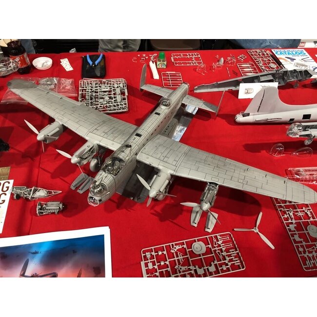 Hong Kong Models 1/32 Lancaster MK I/III *Aus Decals* Plastic Model Kit