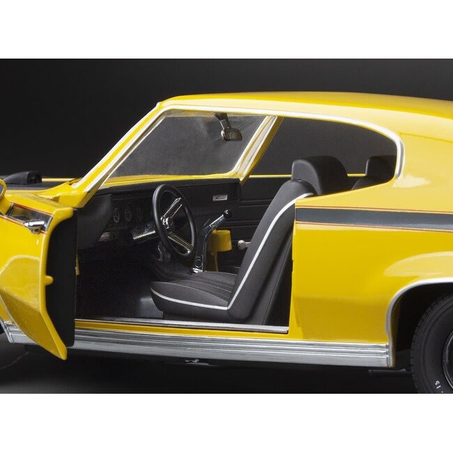 Sun Star 1/18 1970 Buick GSX - Saturn Yellow