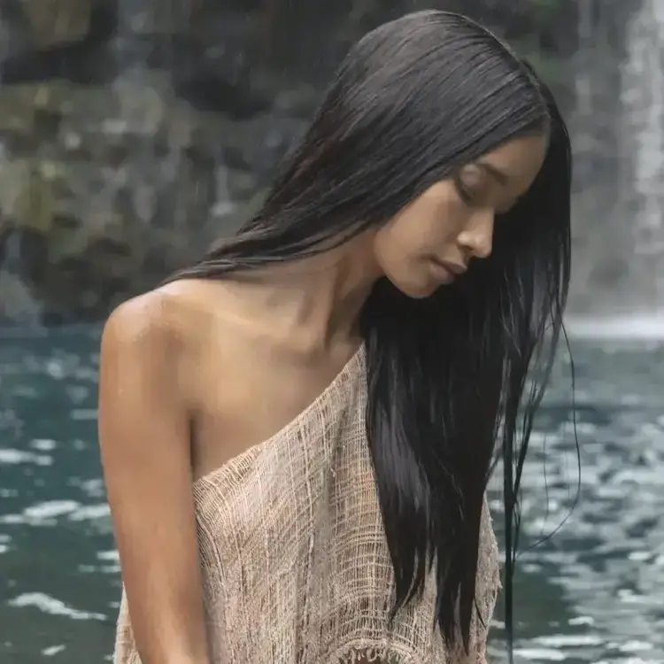 AWAPUHI Wild Ginger Hydrasoft Glossing Treatment - Hydrating Shine Enhancing Treatment