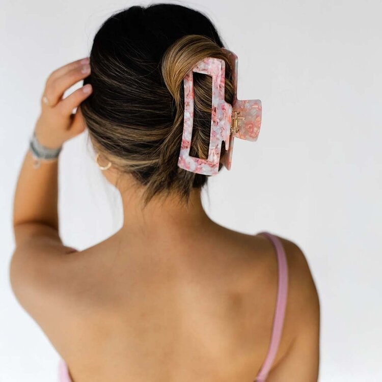PIXIE WOO Large Claw Clip – holds your hairstyle in style and comfort