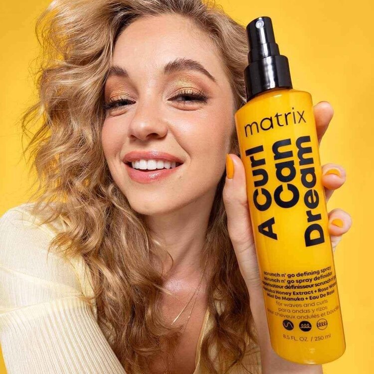 MATRIX Total Results | A Curl Can Dream | Scrunch'n Go | Vaporisateur Définisseur de Boucles (250 ml / 8.5 oz) – Rafraîchit et Redéfinit les Boucles Naturelles
