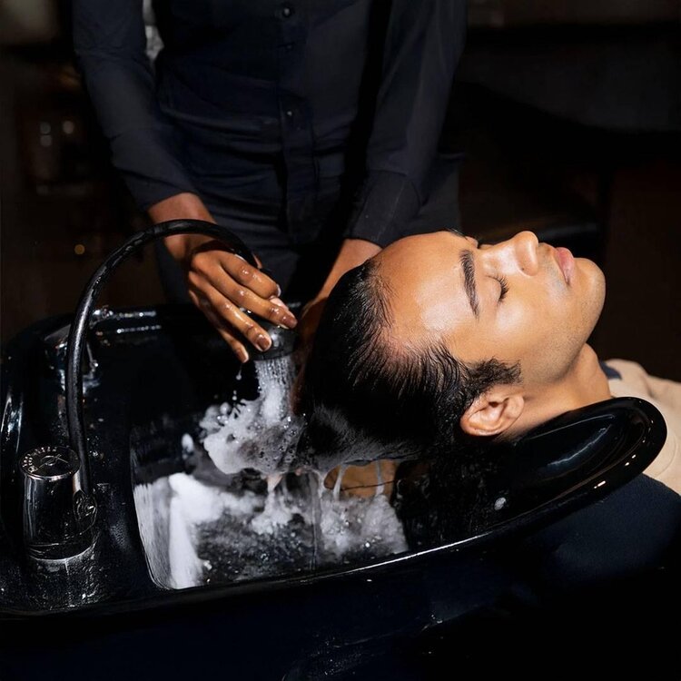 BACK OF BOTTLE | BOB Refine Intervention | Shampooing – Soin Lissant Léger et Contrôle des Frisottis