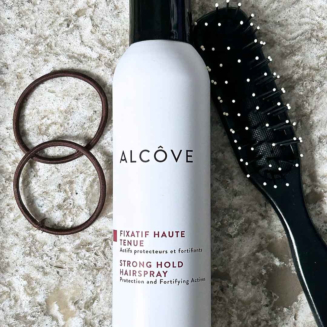 Alcove | Styling | Fixatif Haute Tenue (210 g / 7.4 oz) — Fixe ton style avec élégance et assurance.