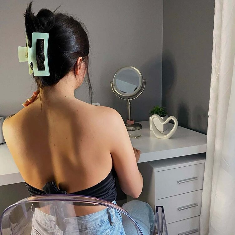 PIXIE WOO Large Claw Clip – holds your hairstyle in style and comfort