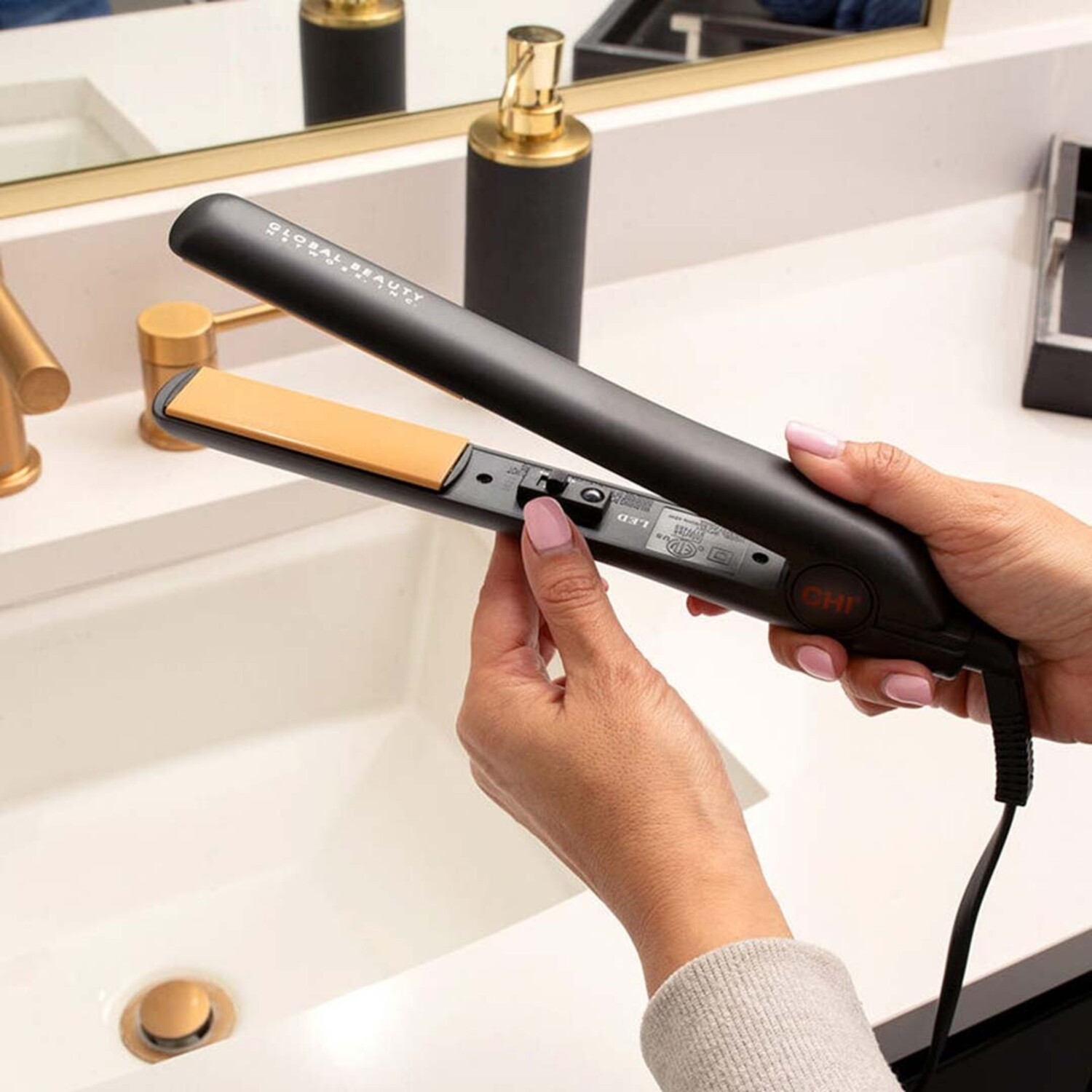 CHI | Original — Ceramic Hairstyling Iron 1