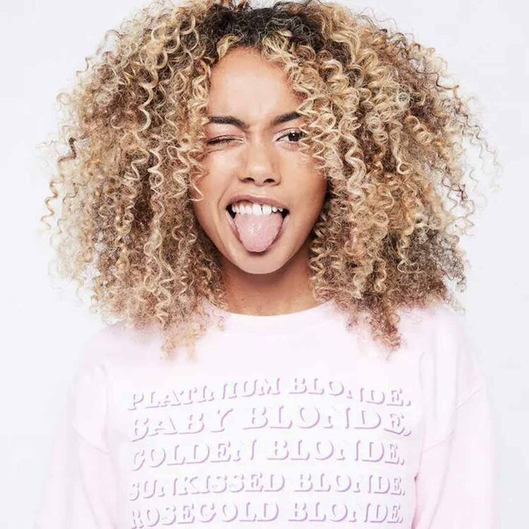 KÉRASTASE Blond Absolu | Bain Lumière | Acide Hyaluronique + Vitamines C+E — Shampooing Hydratant Illuminateur